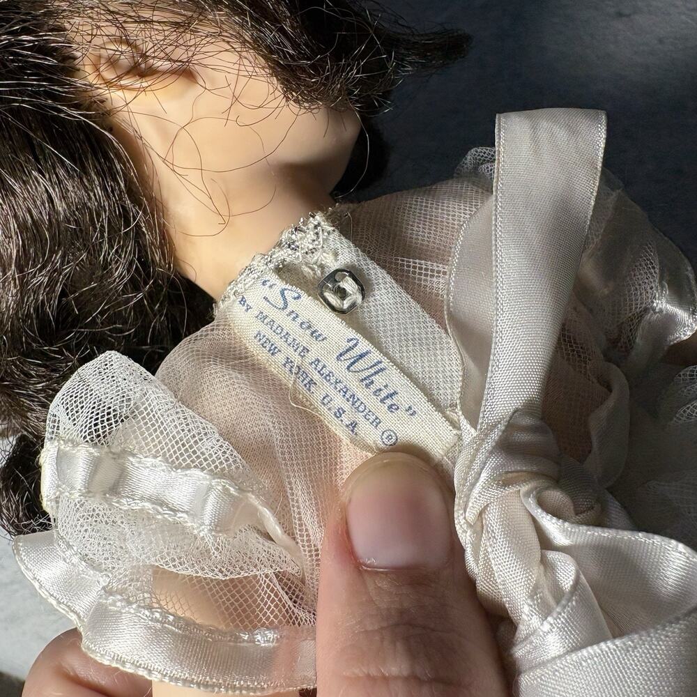 Vintage Madame Alexander Snow White Doll 14" Tagged Gown Brunette Mary Ann Face - Picture 4 of 4